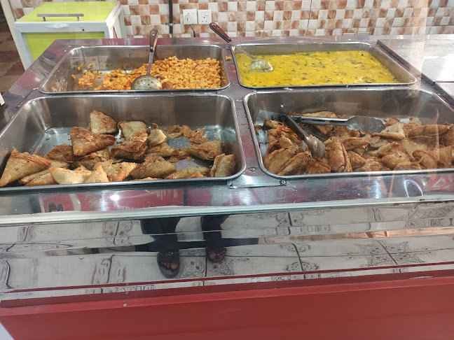 مطعم شباب عنك البخاري - الضيافة