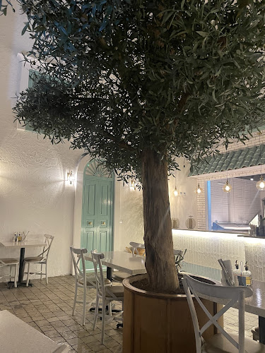 هيلينا بيتزاريا - الضيافة