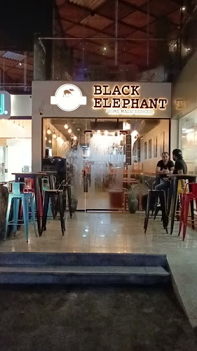 Opinii despre بلاك الفنت برجر în جدة - الضيافة