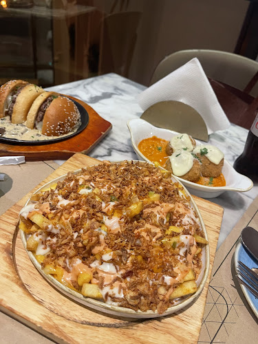 مطعم لافا - الضيافة