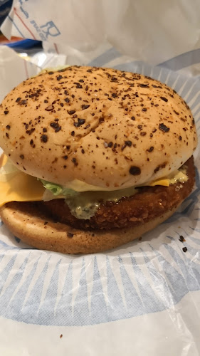 H4M5+MV2، طريق الكورنيش الفرعي، الشاطئ، جدة 23417