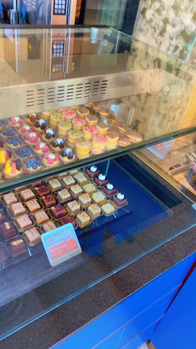 next to pizza lenuo restaurant, الحمراء، Al maady street, جدة 23212