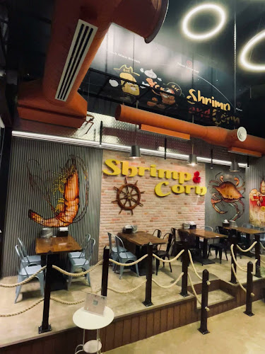 شرمب آند كورن - الضيافة