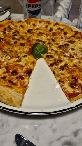 بيتزا اكسبريس ليمتيد - الضيافة