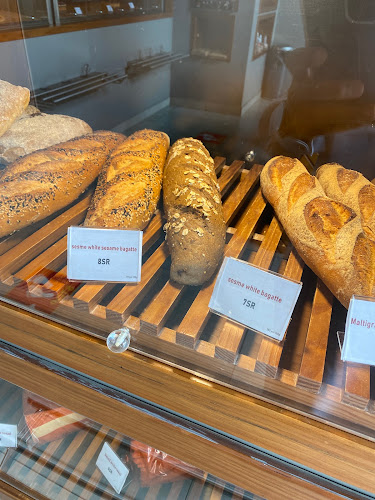 دير بيكر - الضيافة