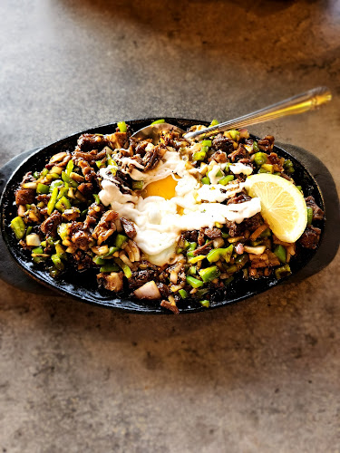 KUY's Grill & Restaurant - الضيافة