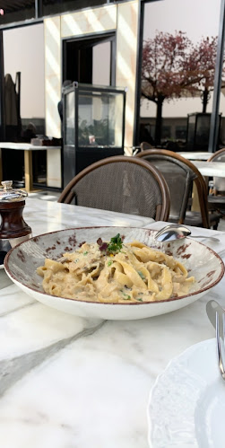 مونیز - الضيافة