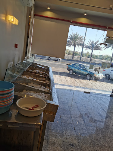 Comentarii opinii despre أسماك الحمراء Hamraa fishes market and restaurant