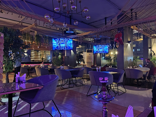 مزة عنب لاونج وكافيه - الرياض