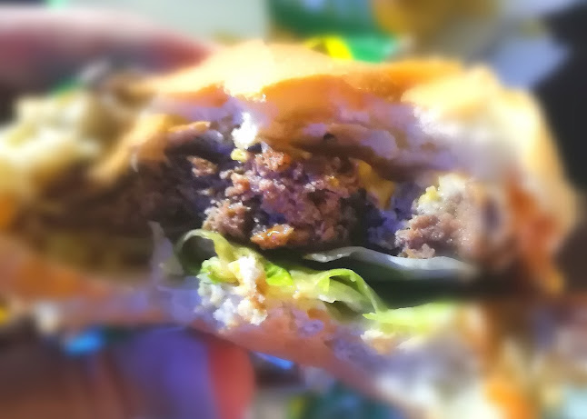 Opinii despre امريكانو برغر عالفحم منذ عام ١٩٧٩ în جدة - الضيافة