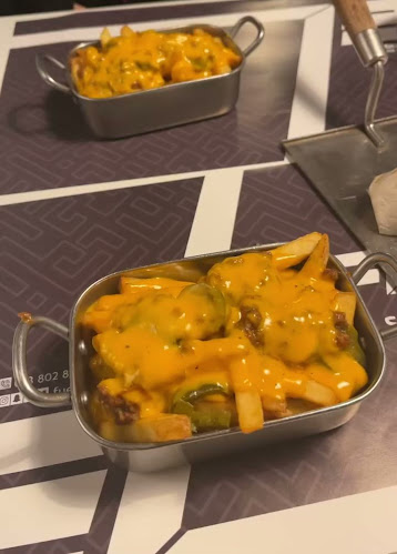 مطعم وقود الشاطئ "فيول" - الضيافة