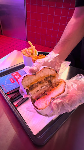 Opinii despre LATINUS BURGER. în الظهران - الضيافة