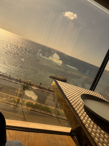 مطعم و كوفي ايلاند - الضيافة